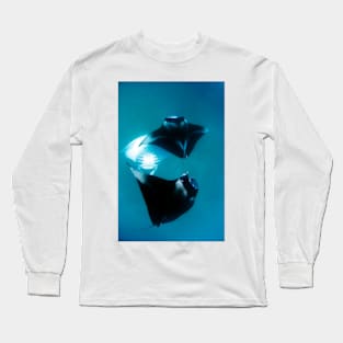 Manta rays feeding (C007/2162) Long Sleeve T-Shirt